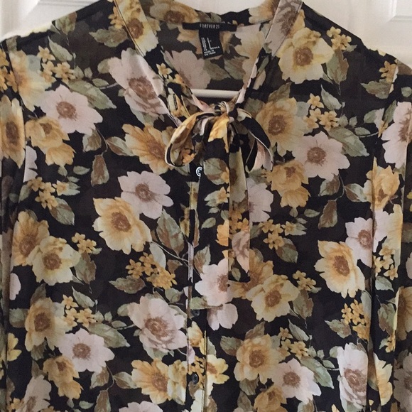 Forever 21 black ,yellow &green floral print shirt - Picture 3 of 6